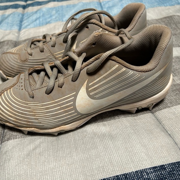 Nike Gray Soccer Cleats - Picture 1 of 5